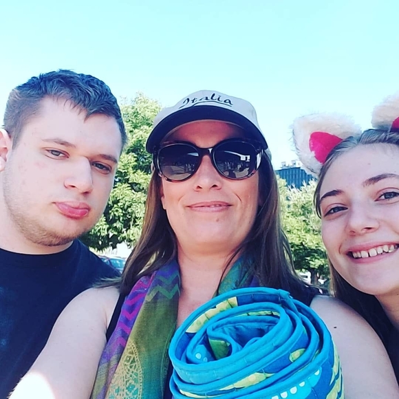 Meet your Posher, Lynn - Picture 1 of 1